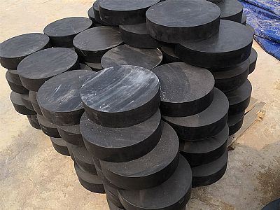 盐山县板式橡胶支座由若干层橡胶片与薄钢板经加压硫化